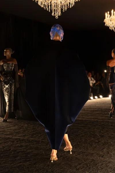 Look 19